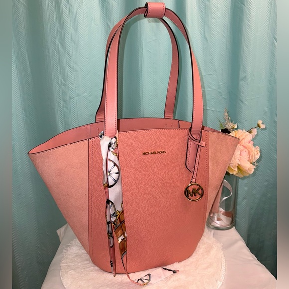 Michael Kors Large Pink Tote Bag - Picture 2 of 11